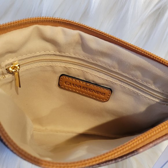 Giani Bernini Winter Bears Wristlet - Picture 7 of 8